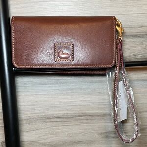 NWT- Dooney & Bourke Florentine Leather Phone Wristlet, Chestnut